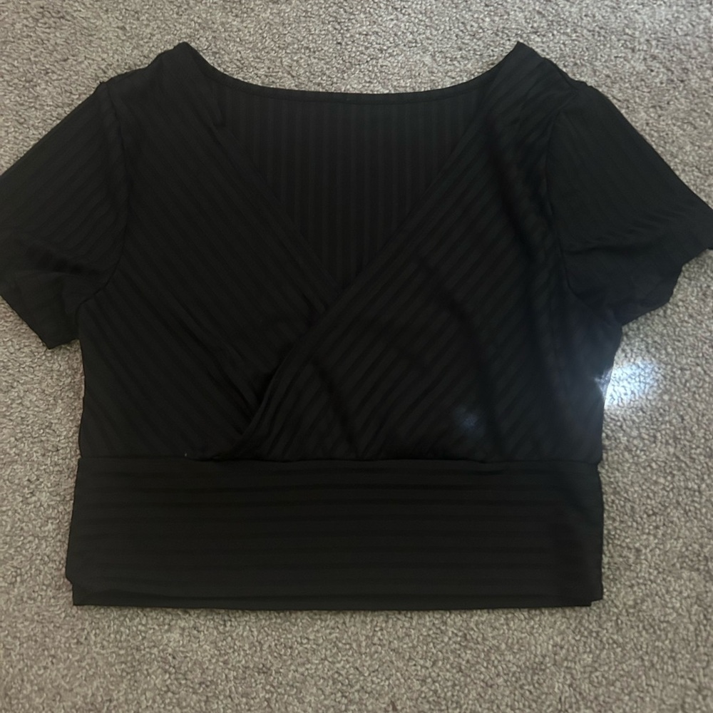 Women’s short sleeve v-neck tee